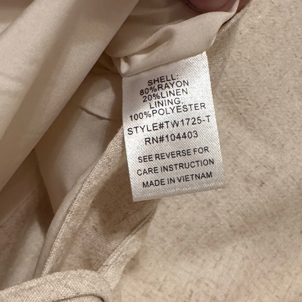 Boutique Beige cinched back Buttoned Vest Top - Picture 4 of 4